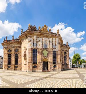 Westfassade und Turm der Ludwigskirche in Saarbrücken, Deutschland Stockfoto