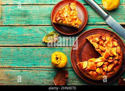 Köstlicher Quitte im Herbst. Herbstdessert.Platz kopieren Stockfoto