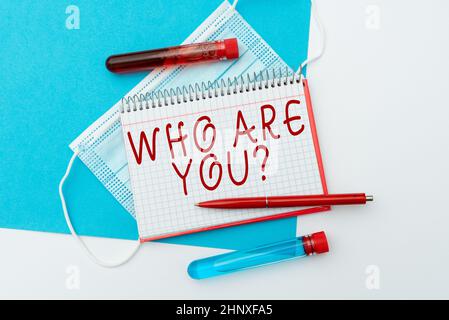 Text mit Inspiration Wer sind Sie Frage, Wort für Fragen über seine Identität oder persönliche Informationen präsentieren Infection Medicine, Gathering Med Stockfoto