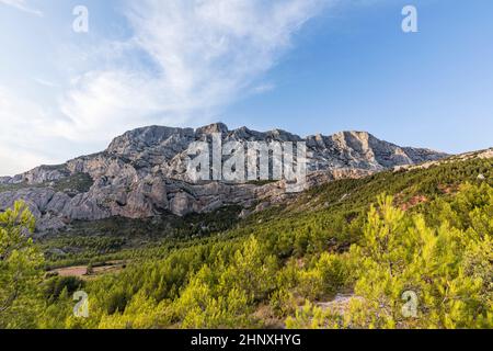 Der berühmte Berg sainte-victoire in der provence, der Cezanne Stockfoto