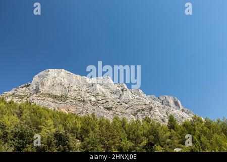 Der berühmte Berg sainte-victoire in der provence, der Cezanne Stockfoto