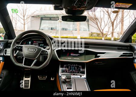 Innenraum eines Audi A7L, fotografiert in Shanghai, China. Stockfoto