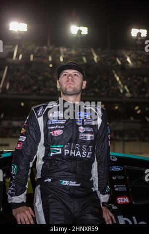 In den USA. 17th. Februar 2022. 17. Februar 2022: Todd Gilliland (38), Fahrer der NASCar Cup Series, wartet auf das Bluegreen Vacations Duel #1 auf dem Daona International Speedway Daona, FL. Jonathan Huff/CSM. Quelle: Cal Sport Media/Alamy Live News Stockfoto