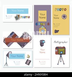 Vektorfotokameras skizzieren Visitenkarten. Handgezeichneter Stil. Verschiedene Arten von Kameras im Retro- und modernen Stil. Doodle Zubehör für Stock Vektor