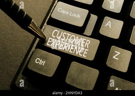 Handschrift Text Customer Experience, Internet Concept Product of Interaction between organization and buyer retyping Old Notes, Playing Text Games, T Stockfoto