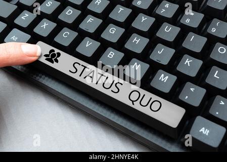 Konzeptuelle Darstellung Status Quo, Internet-Konzept bestehender Stand der Dinge in Bezug auf soziale oder politische Fragen Neue Geschichte bearbeiten Titel, Online eingeben Stockfoto