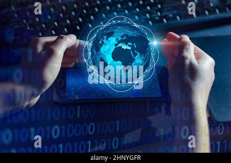 Smart Phones und Globus Verbindungen gelegentlich Communication world Internet Geschäftsleute drücken Sie das Telefon im Internet zu kommunizieren. Leerzeichen setzen Mess Stockfoto