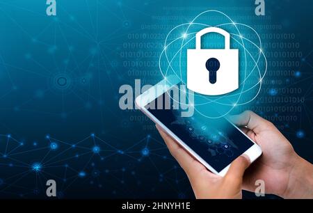 Entsperrtes Smartphone sperren Internet Phone hand Geschäftsleute drücken Sie das Telefon im Internet zu kommunizieren. Cyber Security Konzept Handschutz net Stockfoto