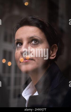 Frankreich, Paris, 2022-02-15. Porträt von Najat Vallaud Belkacem, ehemaliger Bildungsminister und Direktor der NGO ONE. Foto von Martin Bertrand Stockfoto