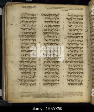 Der Damaskus-Pentateuch (Keter Dameseq oder Krone von Damaskus) ist ein hebräischer Bibelcodex aus dem 10th. Jahrhundert, der aus dem fast vollständigen Pentateuch, den fünf Büchern Moses, besteht. Er wurde von einem unbekannten Schreiber kopiert, der mit masoretischen Annotationen übersät ist. Das Manuskript ist am Anfang defekt, da es mit 1. Mose 9:26 beginnt, und 2. Mose 18:1-23 fehlt ebenfalls. 1975 wurde es von der Jüdischen National- und Universitätsbibliothek, Jerusalem, erworben, die 2008 ihren Namen in 'National Library of Israel' änderte. Der Codex wurde 1978 in einer großen, zweibändigen Faksimile-Ausgabe veröffentlicht. Es sollte nicht c sein Stockfoto