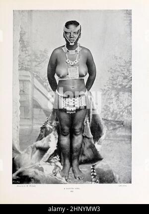 Ein Mädchen aus Basuto die Sotho (auch bekannt als Basuto oder Basotho) sind eine Bantu-Nation, die im südlichen Afrika beheimatet ist. Aufgrund regionaler Konflikte und des Kolonialismus spalteten sie sich im Laufe der Zeit in verschiedene ethnische Gruppen auf, was zu den modernen Basotho führte, die die Region Lesotho, Südafrika, seit etwa dem fünften Jahrhundert u.Z. bewohnt haben. Aus dem Buch The living Races of Mankind; Band 2 von Henry Neville Hutchinson, veröffentlicht 1901 in London von Hutchinson & Co Stockfoto