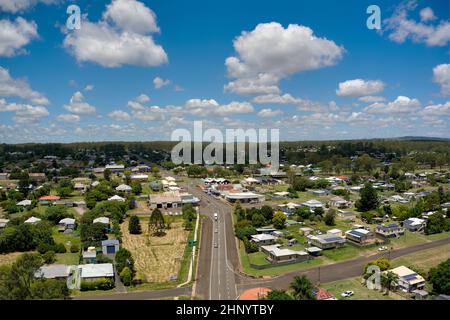 Luftaufnahme des kleinen Dorfes Wondai Queensland Australia auf dem Bunya Highway Stockfoto