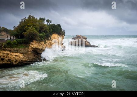 Felsen von Basta während eines Sturms. Stadt Biarritz, Frankreich Stockfoto