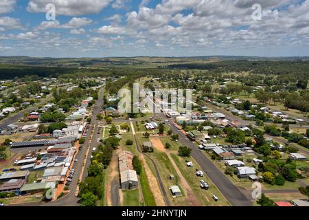 Luftaufnahme des kleinen Dorfes Wondai Queensland Australia auf dem Bunya Highway Stockfoto