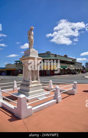 War Memorial vor dem Royal Hotel Murgon Queensland Australia Stockfoto