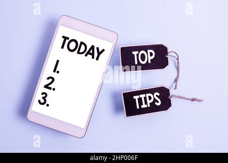 Handschriftentext Top Tips, Wort geschrieben auf kleinem aber besonders nützlichem Stück praktischer Rat Sammlung von Blank Empty Sticker Tags gebunden mit Einem Stockfoto