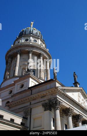 Gendarmenmarkt (Berlin, Deutschland): Die Französische Kirche. Der Gendarmenmarkt ist ein Platz in Berlin Stockfoto