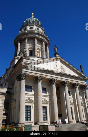 Gendarmenmarkt (Berlin, Deutschland): Die Französische Kirche. Der Gendarmenmarkt ist ein Platz in Berlin Stockfoto