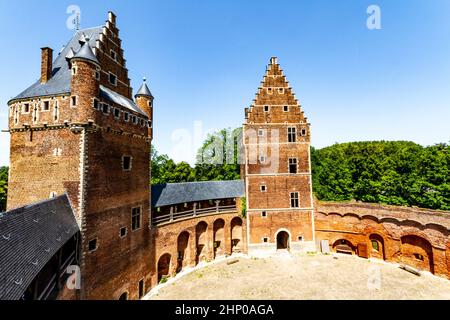 Charmantes mittelalterliches Schloss Beersel. Teil des Innenhofs. Beersel Flandern, Belgien Stockfoto