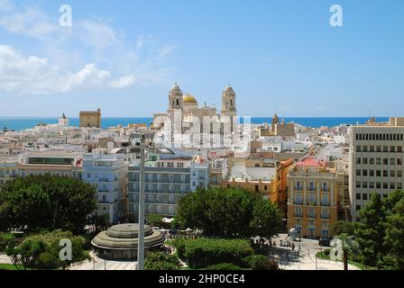 Die Kirche San Antonio, ursprünglich 1669 erbaut, befindet sich auf der Plaza San Antonio, Cadaz, Spanien Stockfoto