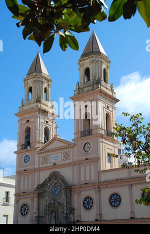 Die Kirche San Antonio, ursprünglich 1669 erbaut, befindet sich auf der Plaza San Antonio, Cadaz, Spanien Stockfoto