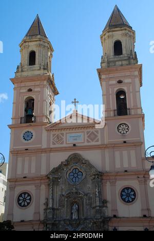 Die Kirche San Antonio, ursprünglich 1669 erbaut, befindet sich auf der Plaza San Antonio, Cadaz, Spanien Stockfoto