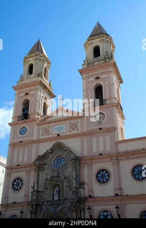 Die Kirche San Antonio, ursprünglich 1669 erbaut, befindet sich auf der Plaza San Antonio, Cadaz, Spanien Stockfoto