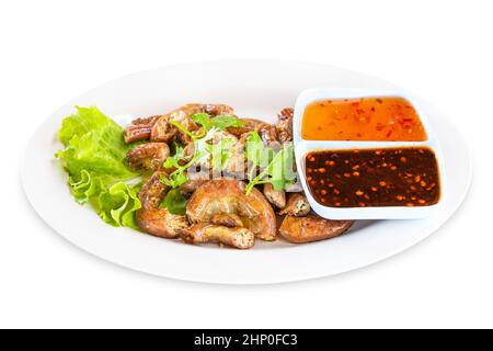 Schweineingeweide gegrillt mit Sauce thai-Stil Essen in Gericht auf weißem Hintergrund Stockfoto