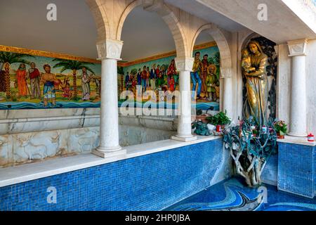 Wundersamer Springbrunnen in der Wallfahrtskirche Madonna der Pracht in Giulianova, Italien Stockfoto