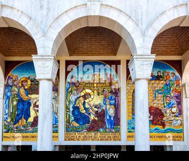 Mosaik in der Wallfahrtskirche Madonna der Pracht in Giulianova, Italien Stockfoto