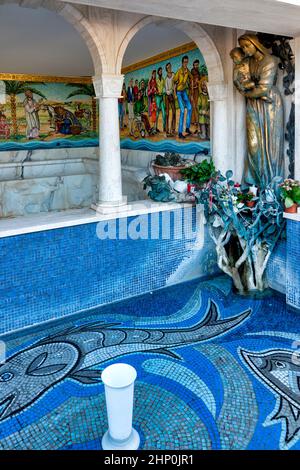 Wundersamer Springbrunnen in der Wallfahrtskirche Madonna der Pracht in Giulianova, Italien Stockfoto