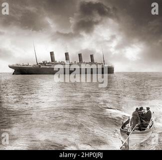 Das letzte Foto der Belfast Built Cunard Titanic, als sie Queenstown (Cobh) im County Cork Irland am 11. April 1912 verließ. Drei Tage später sank sie mit dem Verlust von 1.514 Menschenleben, nachdem sie einen Eisberg im Nordatlantik getroffen hatte. Anmerkung: Eine neuere, leicht vergrößerte und retuschierte Version dieses Bildes (Alamy Nummer 3BJ1D6G) wurde am 12.06.2025 veröffentlicht. Stockfoto