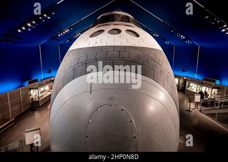 Frontansicht von Space Shuttle Enterprise im Shuttle Pavilion an Bord des USS Intrepid Sea, Air and Space Museum in New York City, NY, USA Stockfoto