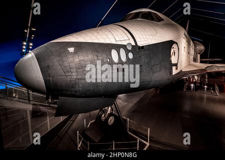 Vorderansicht von Space Shuttle Enterprise im Shuttle Pavilion an Bord des USS Intrepid Sea, Air and Space Museum in New York City, NY, USA Stockfoto