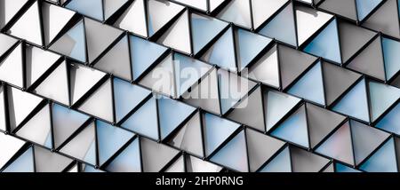 Geometrisches Design mit weißem und grauem quadratischen und dreieckigen Hintergrund. Abstrakter strukturierter polygonaler Hintergrund.3D Rendering. Stockfoto