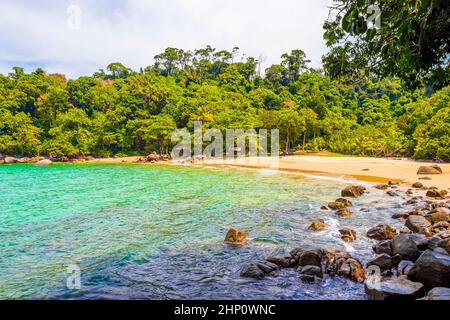 Schöne kleine kleine Sandstranden Landschaft Panoramablick auf den Lam ru Lamru Nationalpark in Khao Lak Khuekkhak Takua Pa Phang-nga Thailand. Stockfoto