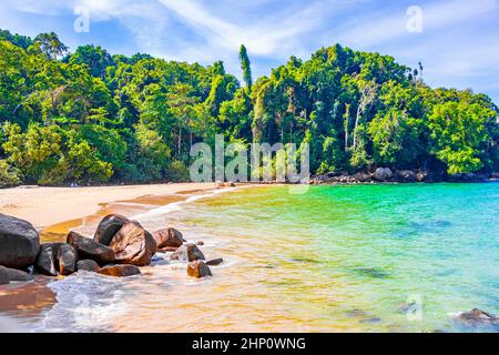 Schöne kleine kleine Sandstranden Landschaft Panoramablick auf den Lam ru Lamru Nationalpark in Khao Lak Khuekkhak Takua Pa Phang-nga Thailand. Stockfoto