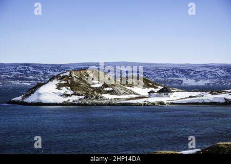 Einsames Ferienhaus auf den Fjorden von Finnmark Stockfoto