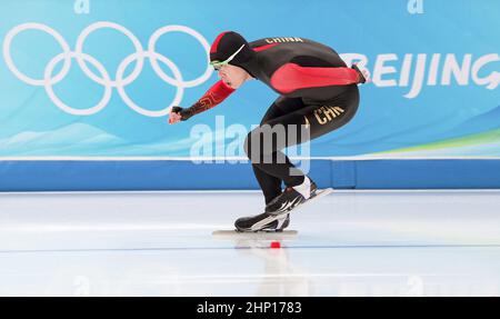 Peking, China. 18th. Februar 2022. Lian Ziwen aus China tritt bei den Olympischen Winterspielen 1000m der Eisschnelllauf-Männer in Peking 2022 beim Nationalen Eisschnelllauf-Oval in Peking, der Hauptstadt Chinas, am 18. Februar 2022 an. Quelle: Wang Fei/Xinhua/Alamy Live News Stockfoto