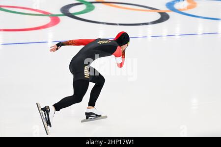 Peking, China. 18th. Februar 2022. Ning Zhongyan aus China tritt bei den Olympischen Winterspielen 1000m der Eisschnelllauf-Männer in Peking 2022 beim Nationalen Eisschnelllauf-Oval in Peking, der Hauptstadt Chinas, am 18. Februar 2022 an. Quelle: Wang Fei/Xinhua/Alamy Live News Stockfoto