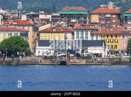 Luftaufnahme der alten Pier von Intra - Verbania, suggestive Ende des neunzehnten Jahrhunderts Gebäude im Jugendstil Lago Maggiore, Italien Stockfoto
