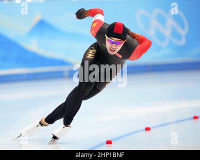 Peking, China. 18th. Februar 2022. Ning Zhongyan aus China tritt bei den Olympischen Winterspielen 1000m der Eisschnelllauf-Männer in Peking 2022 beim Nationalen Eisschnelllauf-Oval in Peking, der Hauptstadt Chinas, am 18. Februar 2022 an. Quelle: Wang Jianwei/Xinhua/Alamy Live News Stockfoto