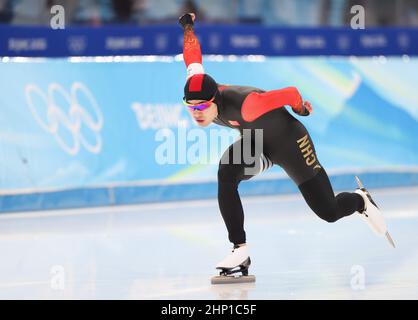 Peking, China. 18th. Februar 2022. Ning Zhongyan aus China tritt bei den Olympischen Winterspielen 1000m der Eisschnelllauf-Männer in Peking 2022 beim Nationalen Eisschnelllauf-Oval in Peking, der Hauptstadt Chinas, am 18. Februar 2022 an. Quelle: Ding Xu/Xinhua/Alamy Live News Stockfoto