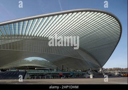 Lüttich, Bahnhof Liège-Guillemins, Entwurf 2009 Santiago Calatrava; Bahnhofsvorplatz Stockfoto