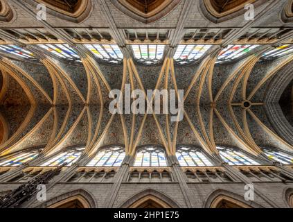 Lüttich, St.-Pauls-Kathedrale, Sint-Pauluskathedral, Cathédrale Saint-Paul de Liège, Blick ins Gewölbe des Mittelschieffs Stockfoto