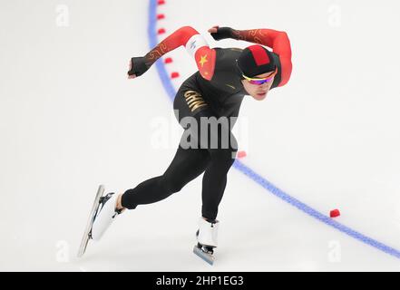 Peking, China. 18th. Februar 2022. Ning Zhongyan aus China tritt bei den Olympischen Winterspielen 1000m der Eisschnelllauf-Männer in Peking 2022 beim Nationalen Eisschnelllauf-Oval in Peking, der Hauptstadt Chinas, am 18. Februar 2022 an. Quelle: Meng Yongmin/Xinhua/Alamy Live News Stockfoto