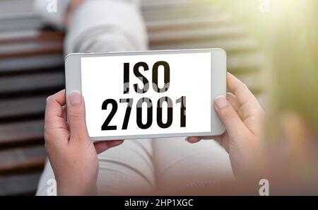 Handschriftszeichen ISO 27001, Spezifikation der Geschäftsidee für ein Informationssicherheitsmanagementsystem, Verbindung von sprach- und Videoanrufen Stockfoto