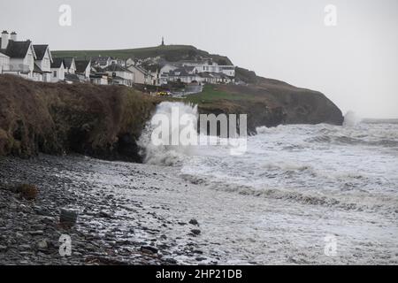 Aberystwyth, Großbritannien. 18th. Februar 2022. Sturm Eunice trifft Dorf Borth, Küstenresort nördlich von Aberystwyth, Cardigan Bay, West Wales, UK, Vereinigtes Königreich Kredit: Paul Quayle/Alamy Live NewsAberystwyth, UK. 18th. Februar 2022. Sturm Eunice trifft Borth Village,Coastal Resort nördlich von Aberystwyth,Cardigan Bay,West Wales,UK,Vereinigtes Königreich Kredit: Paul Quayle/Alamy Live News Stockfoto