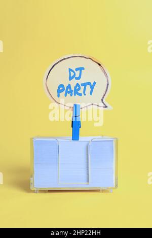 Inspiration zeigt Zeichen DJ Party, Wort für Person, die aufgenommene populäre Musik im Radio einführt und spielt Bunte Idee Präsentation Anzeige Fres Stockfoto