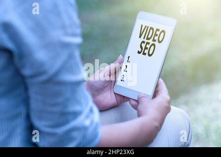 Schreiben Anzeige Text Video Seo, Konzept, das den Prozess der Verbesserung der Ranking oder Sichtbarkeit eines Videos Online-Jobs und Remote arbeiten Conn Stockfoto